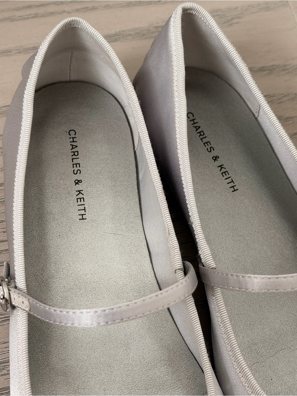 Charles & Keith Pale Silver Mary Jane Ballet Flats with Bow - Picture 4 of 7